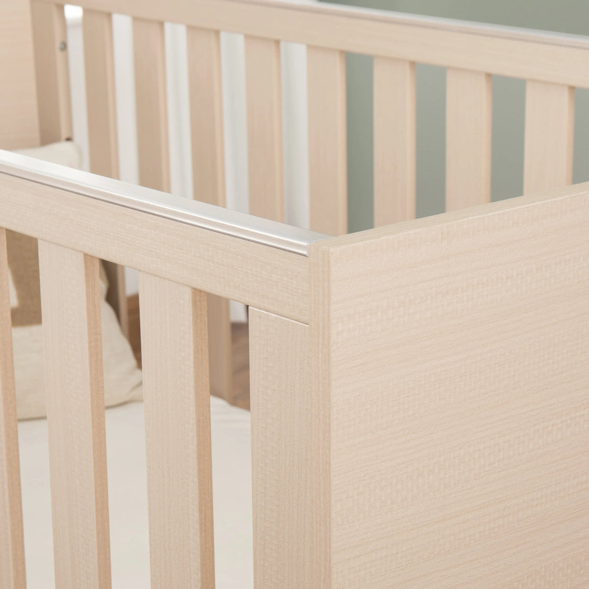 Babymore Dante cot bed - Natural