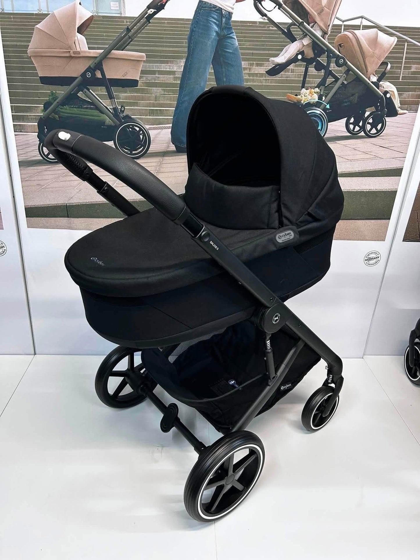 Cybex balios, carrycot, cloud T car seat and isofix base * Ex display Birmingham store