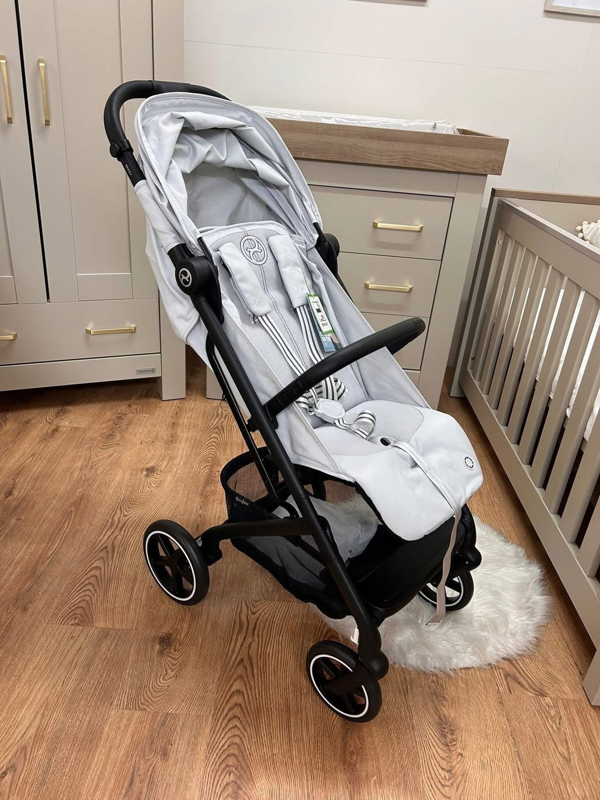 Cybex beezy- fog grey (2025) model  ~ Ex display Birmingham store