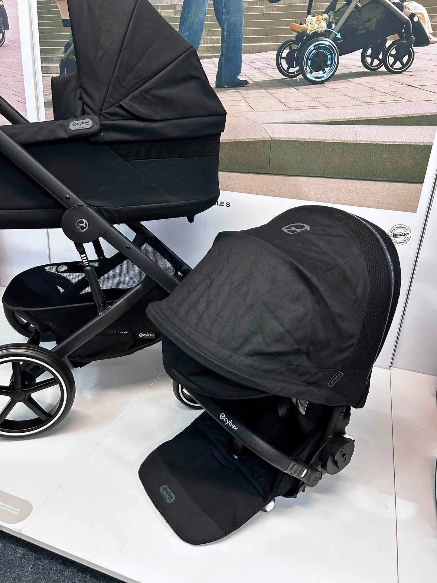 Cybex balios, carrycot, cloud T car seat and isofix base * Ex display Birmingham store