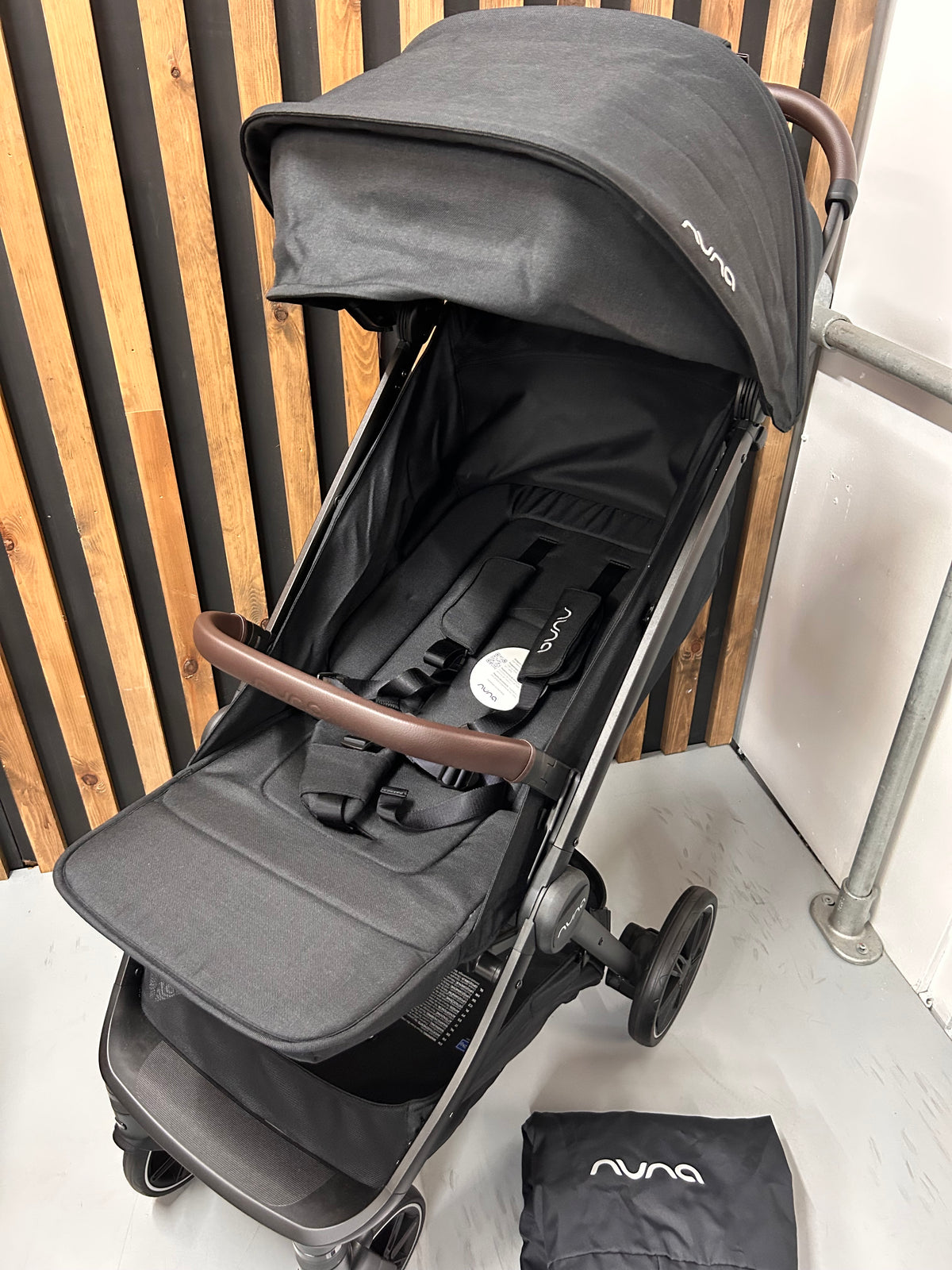 Nuna Trvl Lx ~ ex display Birmingham store