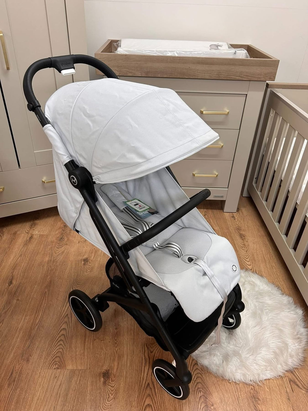 Cybex beezy- fog grey (2025) model  ~ Ex display Birmingham store