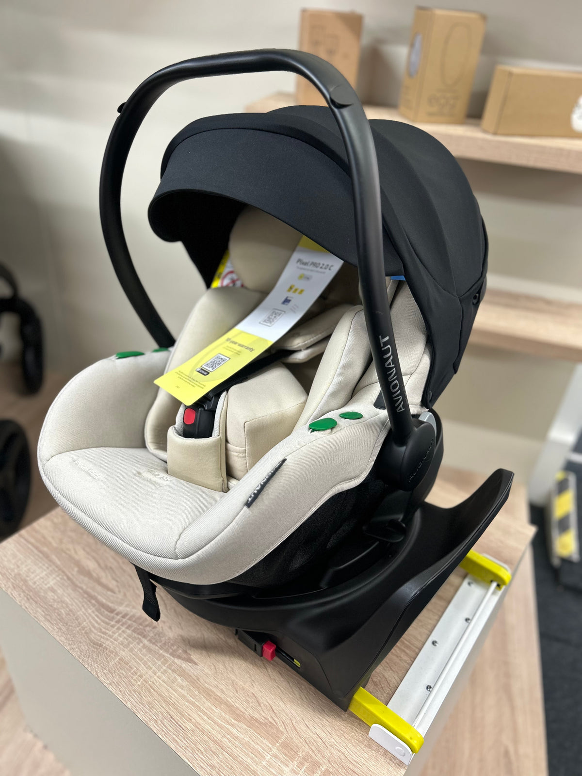 Avionaut pixel pro 2.0 & IQ Orbit base ~ ex display Birmingham store