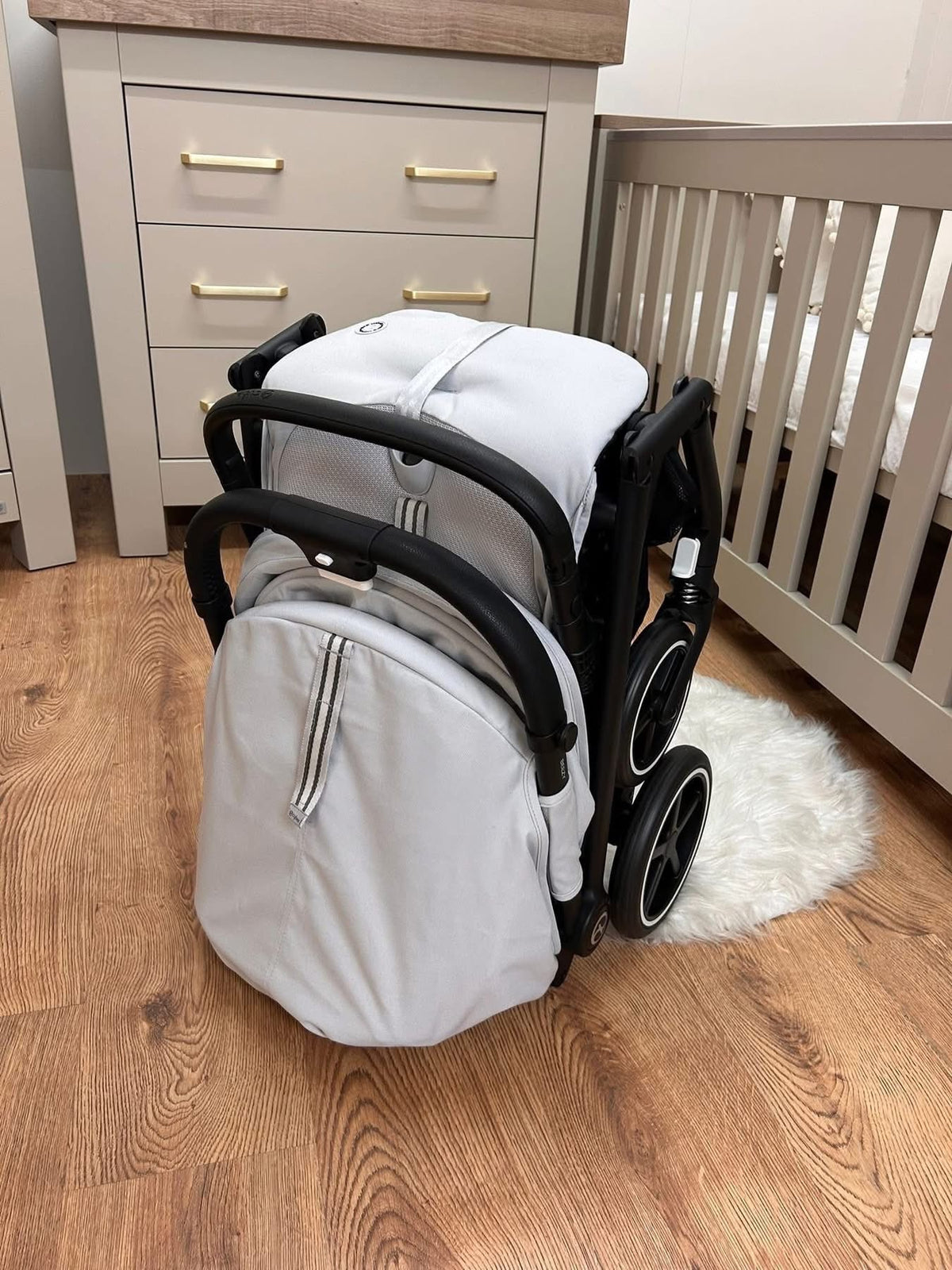 Cybex beezy- fog grey (2025) model  ~ Ex display Birmingham store