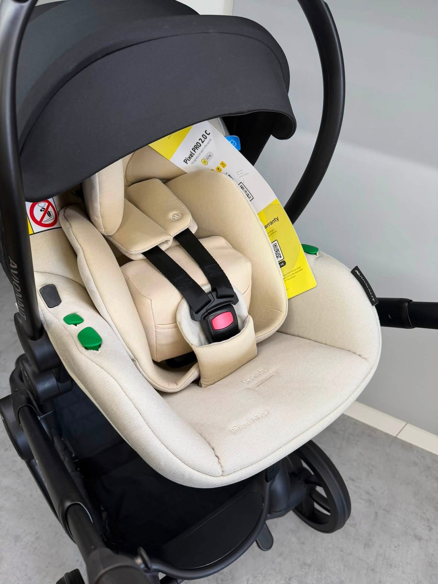 Icandy peach 7 and Avionaut pixel pro 2 and Isofix base