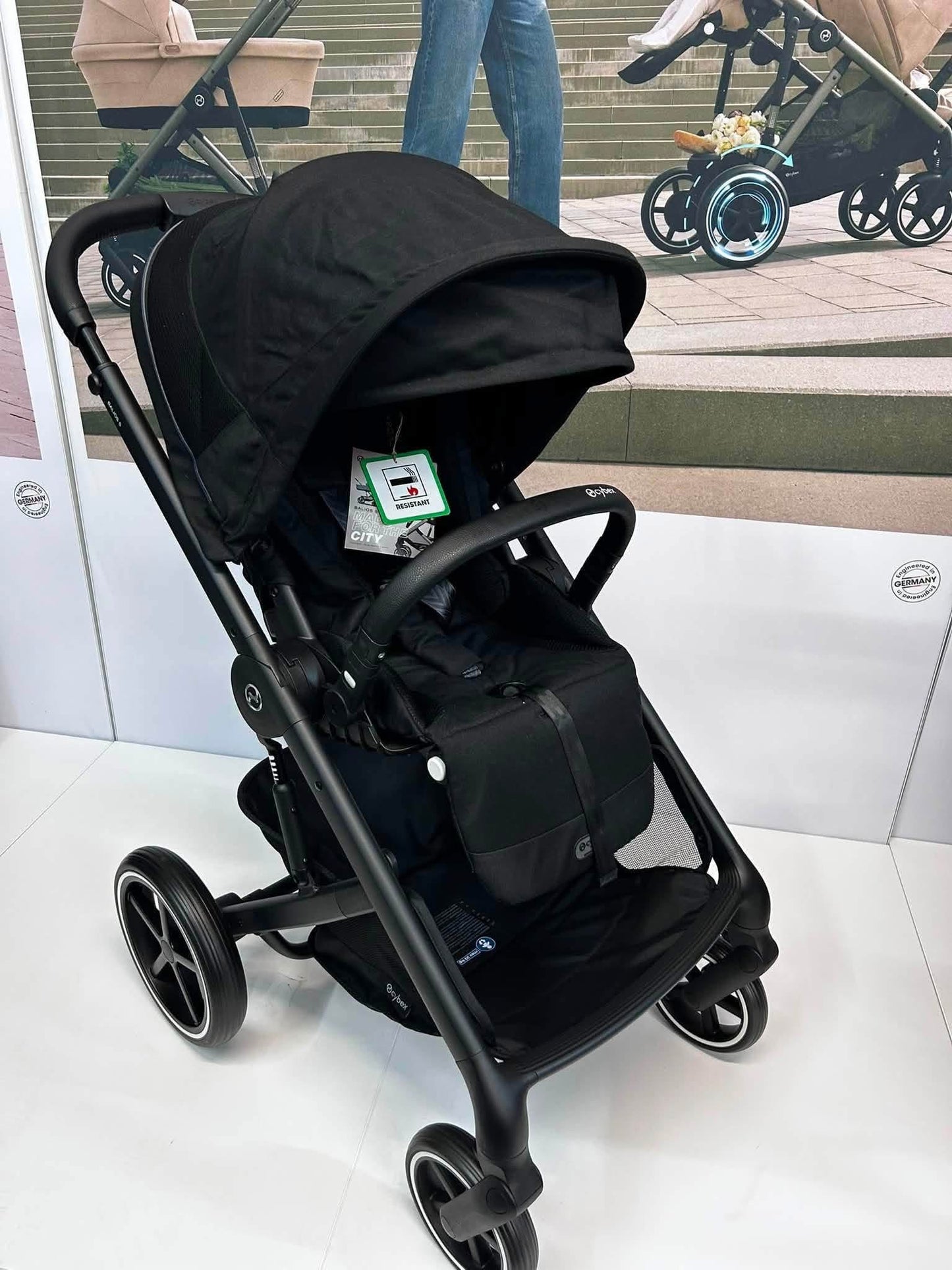 Cybex balios, carrycot, cloud T car seat and isofix base * Ex display Birmingham store