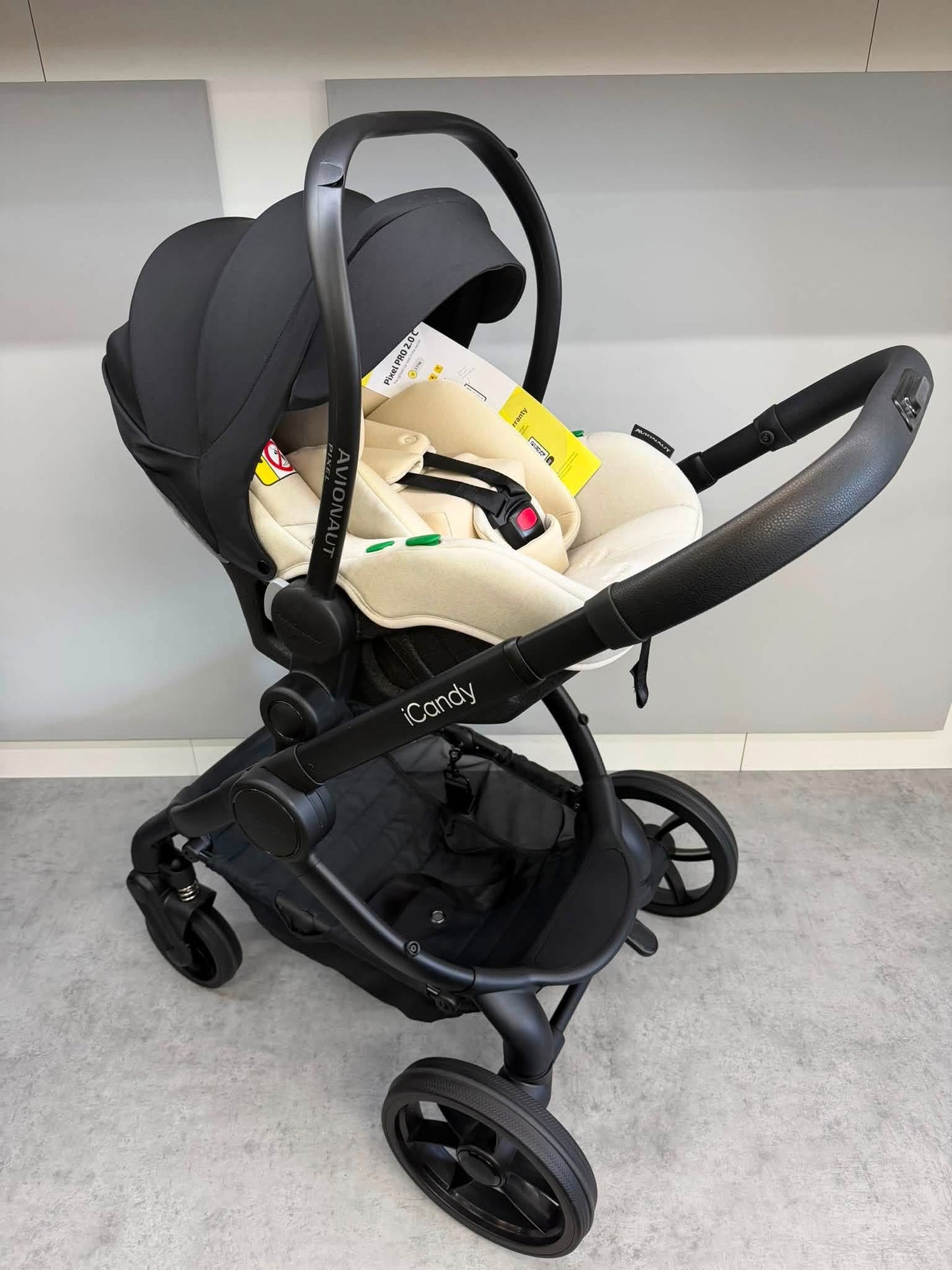 Icandy peach 7 and Avionaut pixel pro 2 and Isofix base