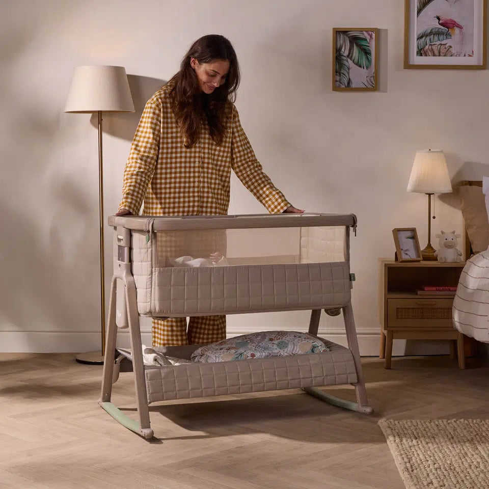 Tutti Bambini Cozee Sense Bedside Crib – Soft Walnut/Cocoa
