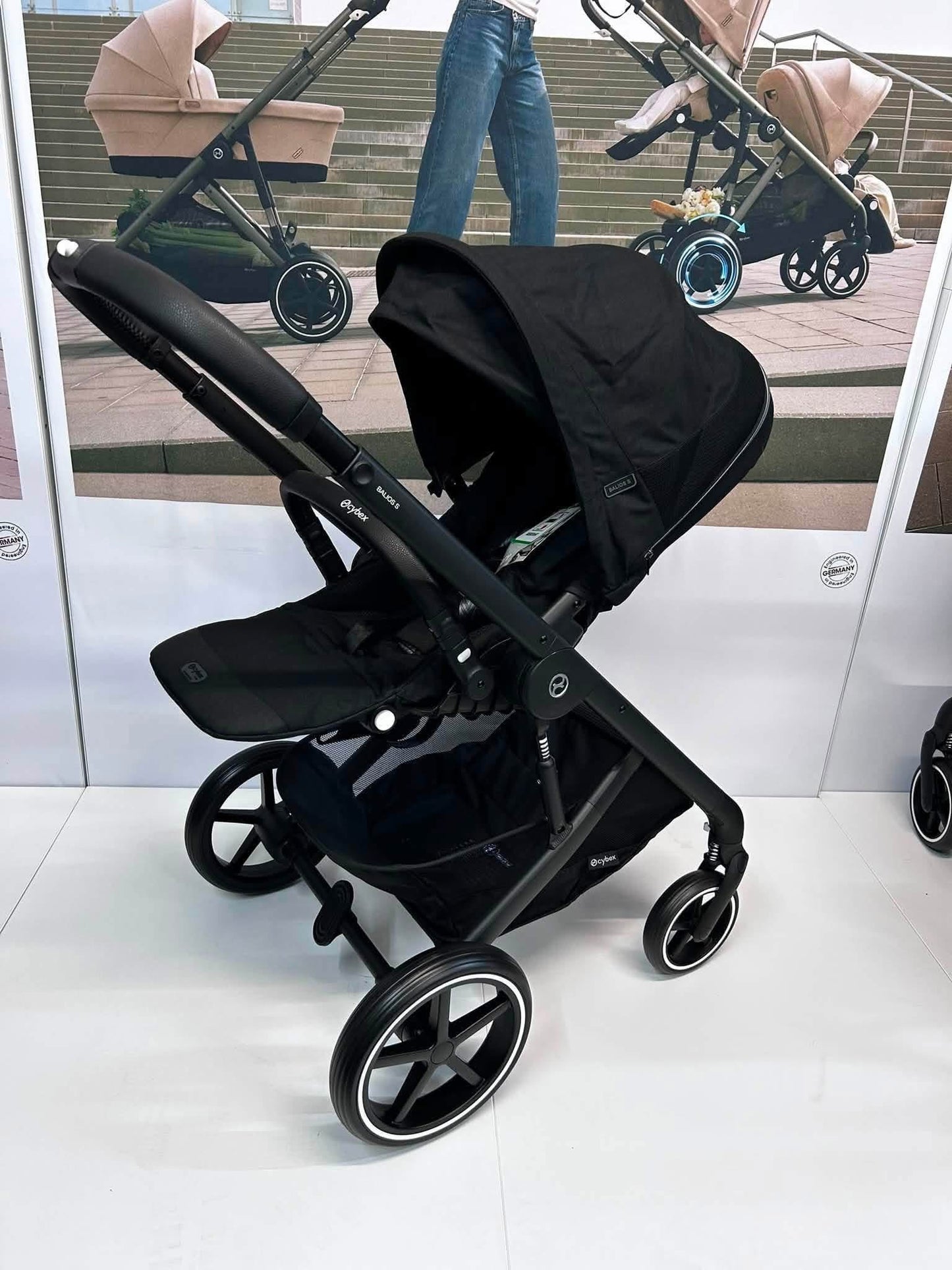 Cybex balios, carrycot, cloud T car seat and isofix base * Ex display Birmingham store