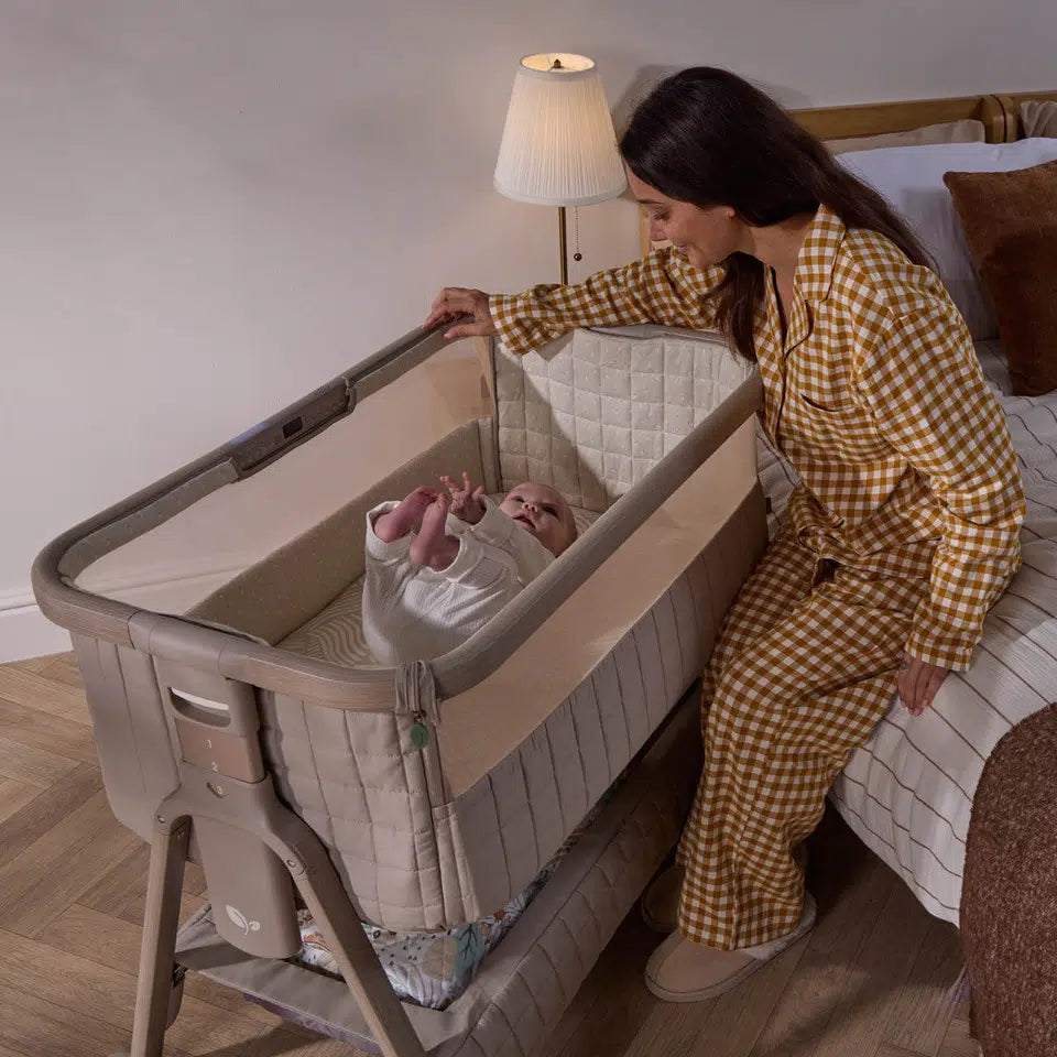 Tutti Bambini Cozee Sense Bedside Crib – Soft Walnut/Cocoa
