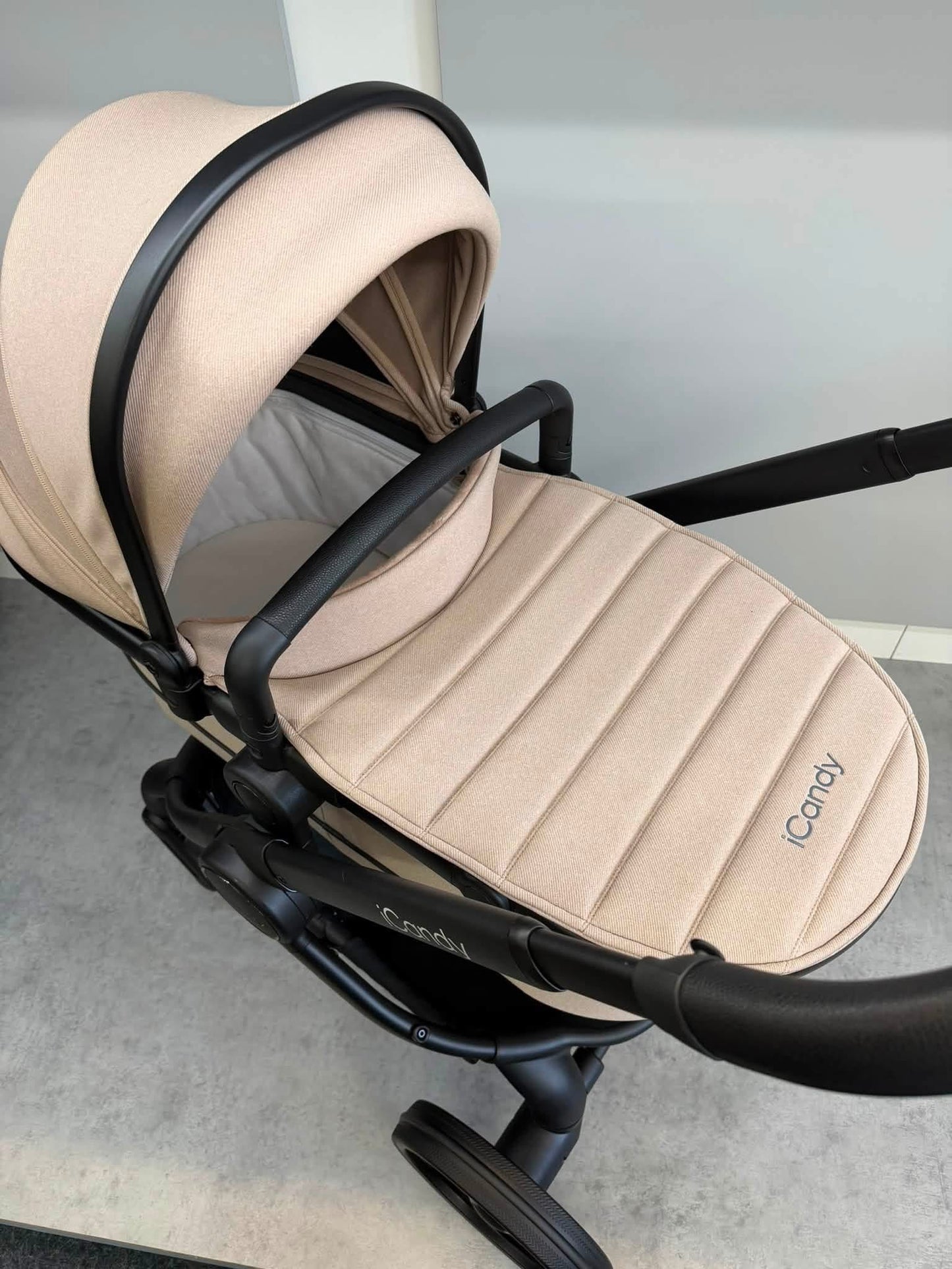 Icandy peach 7 and Avionaut pixel pro 2 and Isofix base