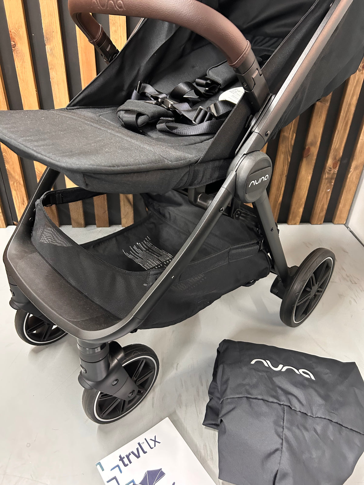 Nuna Trvl Lx ~ ex display Birmingham store