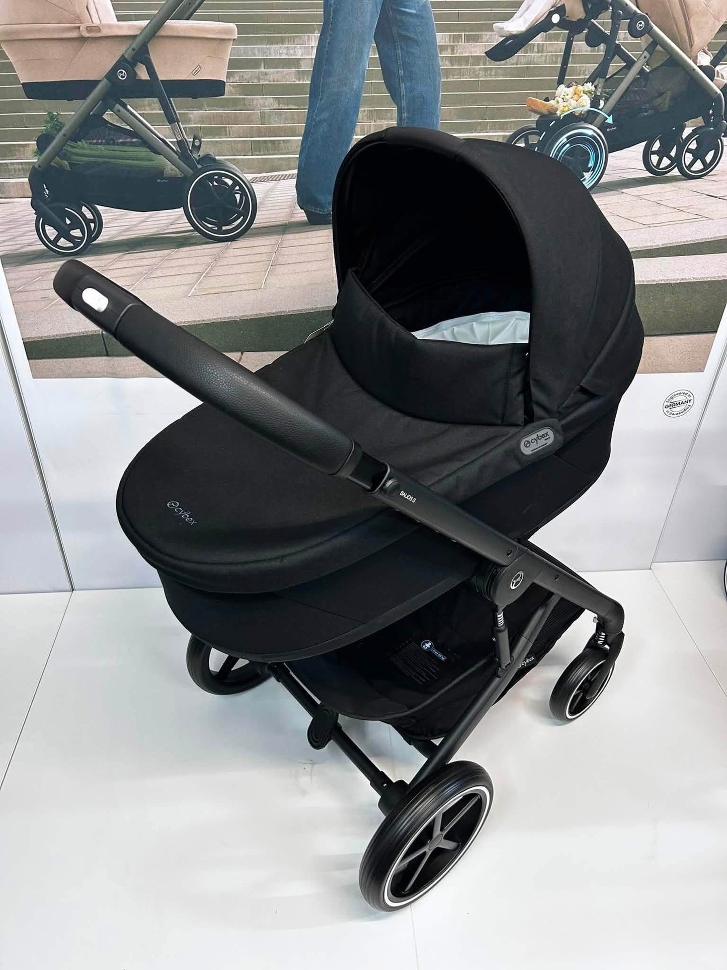 Cybex balios, carrycot, cloud T car seat and isofix base * Ex display Birmingham store