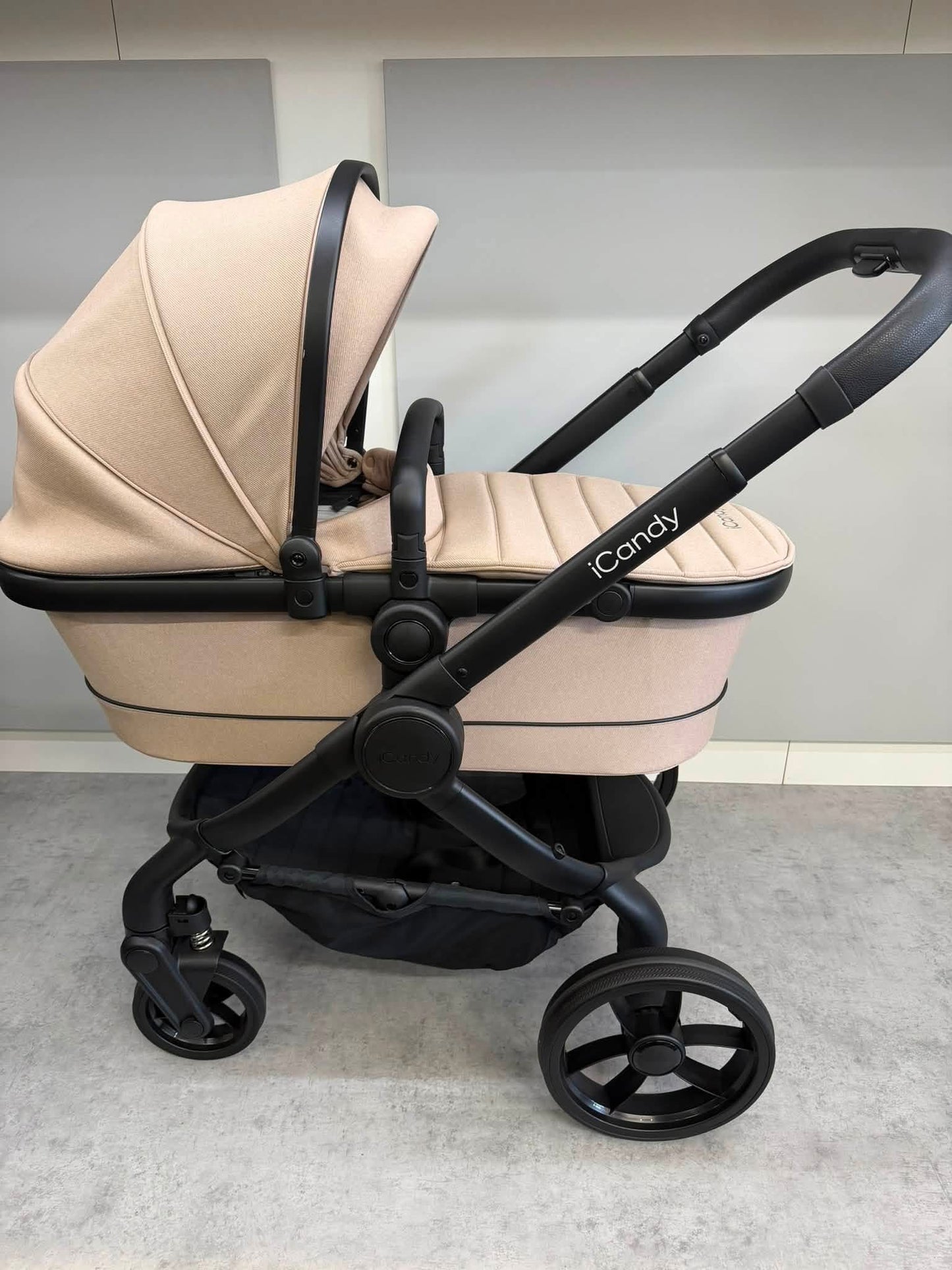 Icandy peach 7 and Avionaut pixel pro 2 and Isofix base