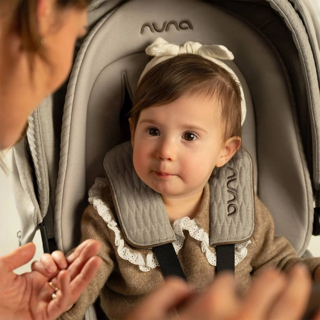 Nuna MIXX Next Pushchair, MIXX Next Carrycot, ARRA Flex Car Seat and BASE Curv Bundle, Cosmopolitan FREE Carrycot Stand
