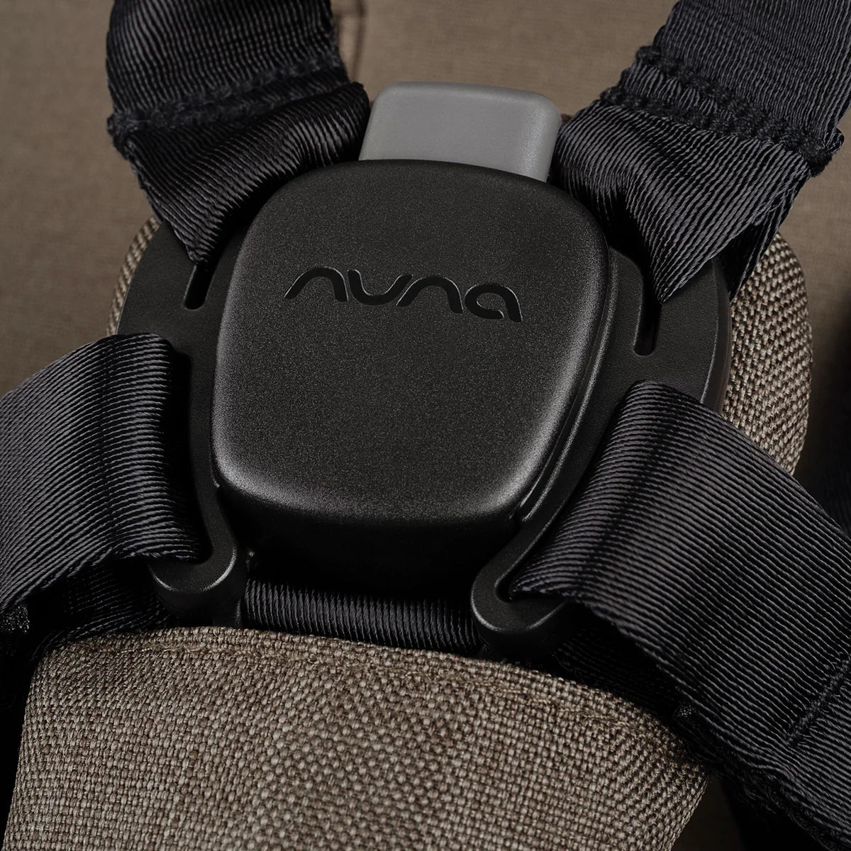 Nuna TRIV Next URBN Bundle in Pistachio