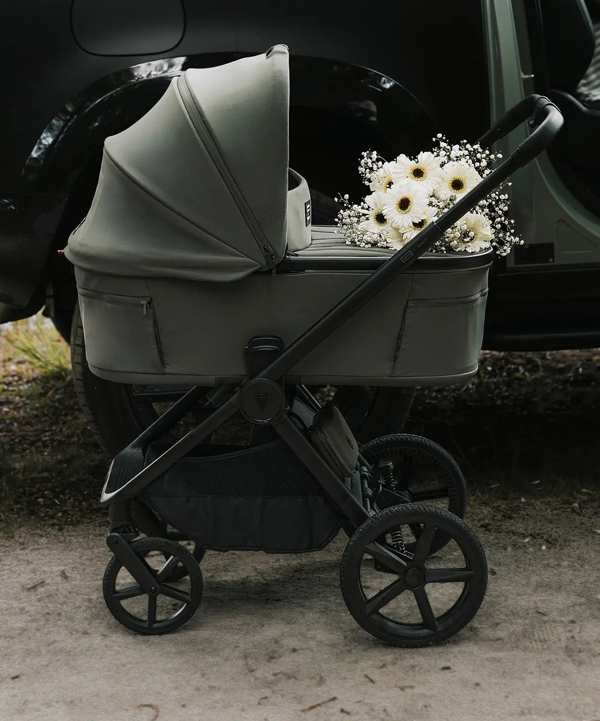 Venicci Hunter x Venicci Upline 3 Dark Olive Pram Essential Bundle