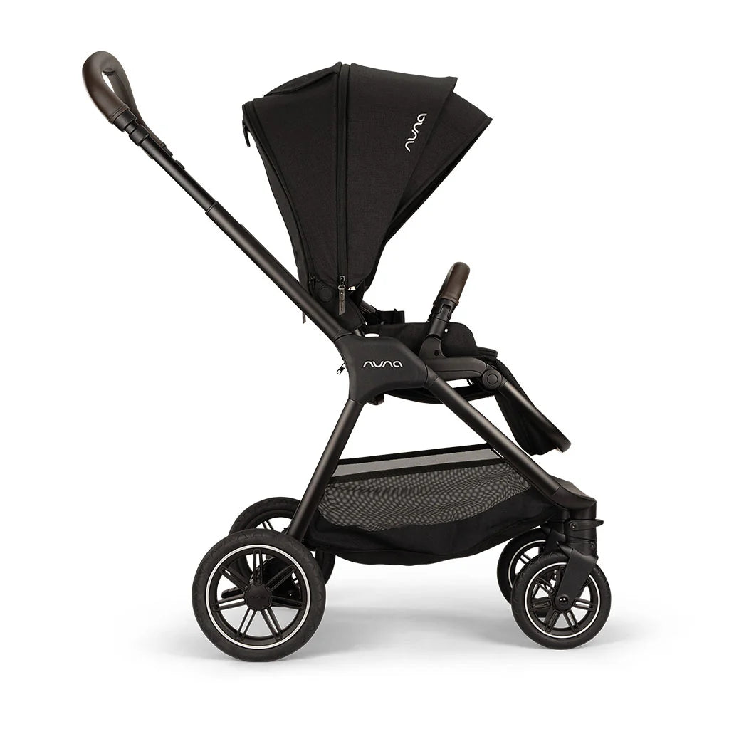 Nuna TRIV Next  Caviar With Arra Flex Car Seat Curv Isofix Base