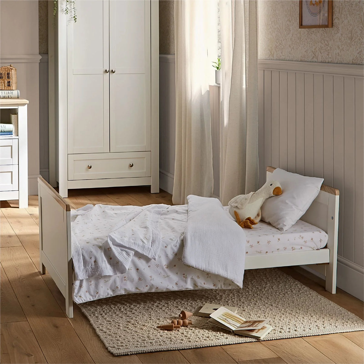 Cuddle Co Burford 3 Piece Nursery Furniture Set - White & Oak