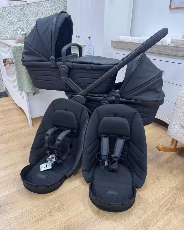 iCandy Peach 7 Twin Bundle Studio Ex Display Inc Bag and 2 Footmuffs