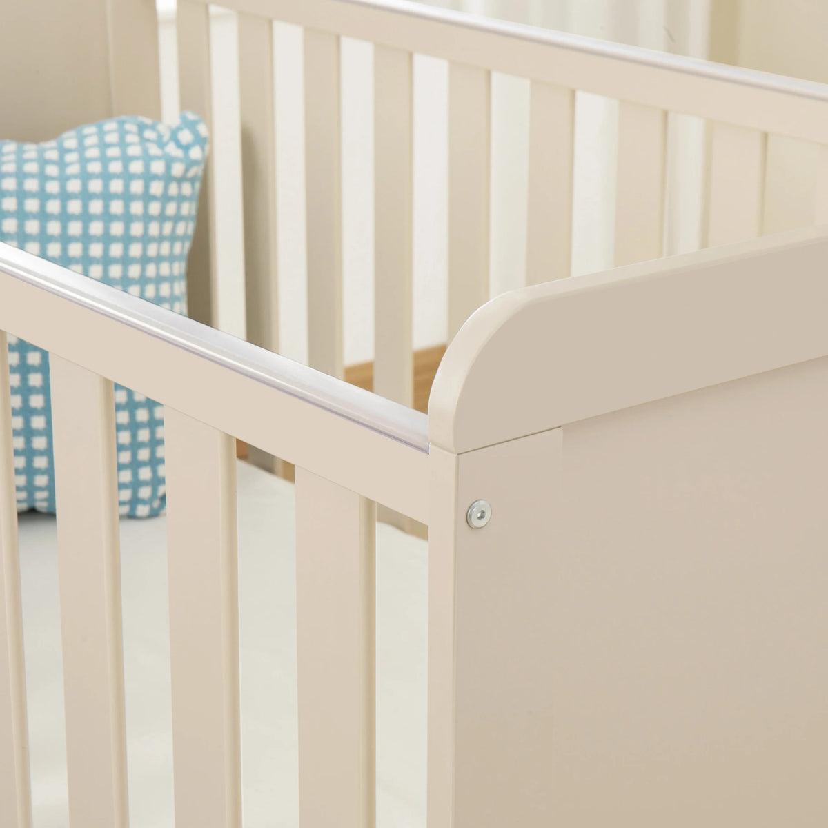 Babymore Caro Urban Cot Bed Cashmere *SEPTEMBER OFFER