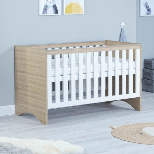 Babymore Veni Cot Bed-Oak/White *AUGUST OFFER FREE COT TOP CHNAGER